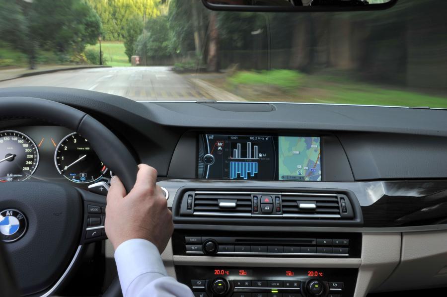 BMW ActiveHybrid 5 2012 года  (US) (фото 26 из 135)